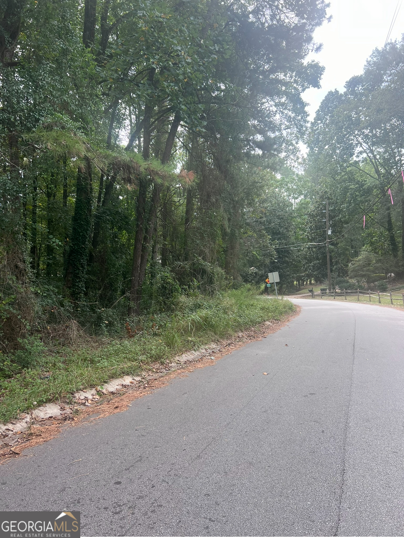 This stunning 1.53-acre lot in Conyers, GA offers a perfect blend of nature and convenience, providing an ideal space to build your dream home or investment project. With easy access to major roads and highways, this property is close to city amenities while offering serene views of surrounding forests and streams. Utilities, including water, electricity, and gas, are already available, making development hassle-free. Whether you're looking to create a private retreat or a profitable venture, this spacious and scenic lot is the perfect foundation for your future plans.
