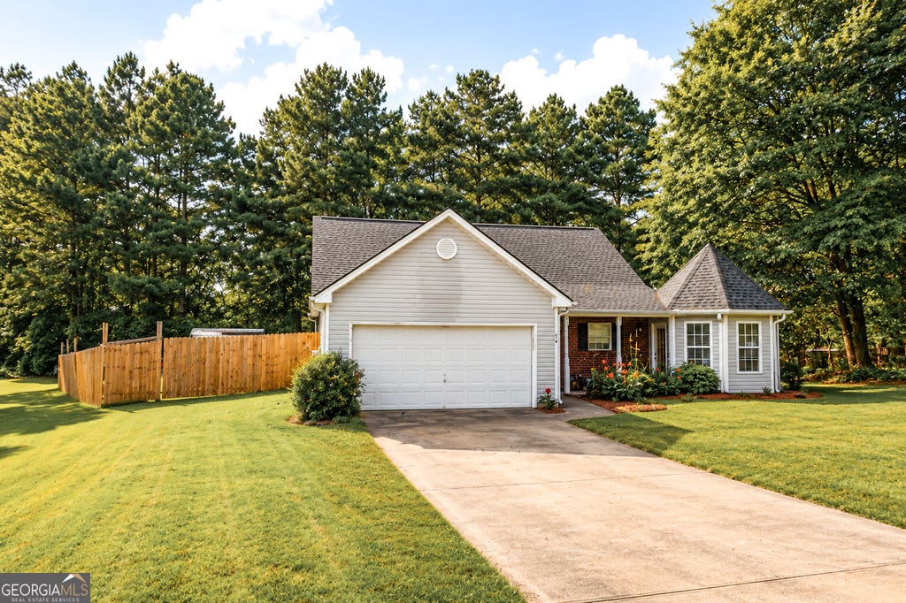 Photo of 516 Cambridge Way, Loganville, GA 30052 (MLS # 10813482)