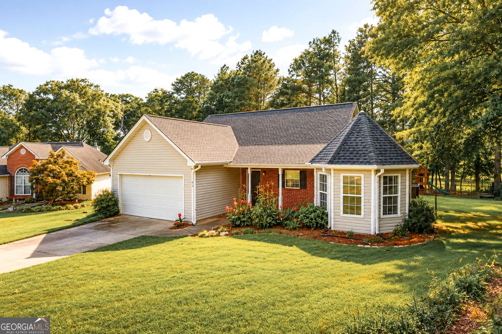 Photo of 516 Cambridge Way, Loganville, GA 30052 (MLS # 10813482)