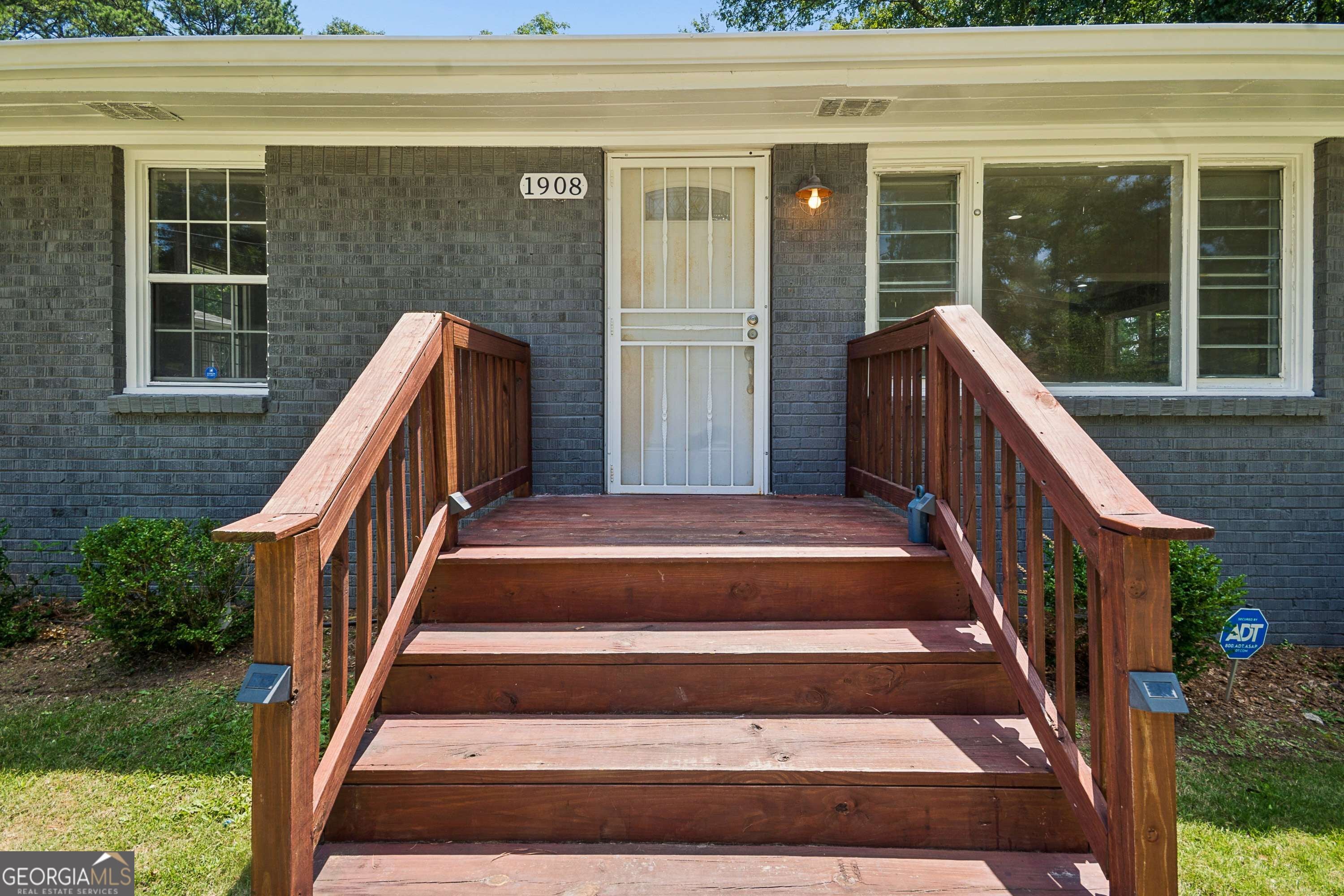 1908 Penelope RD NW