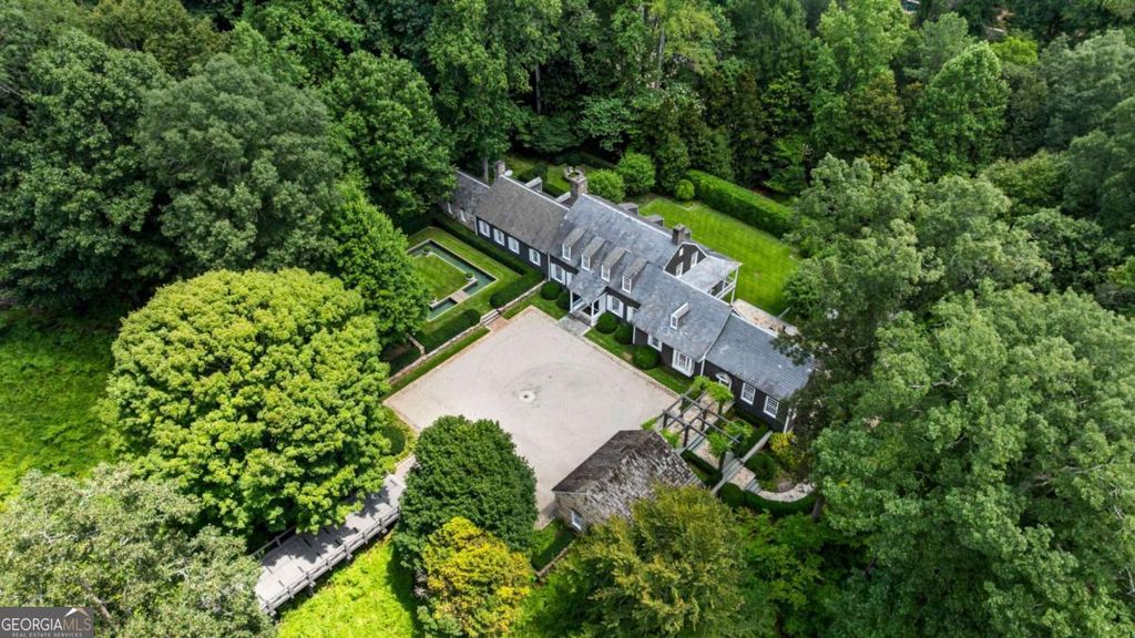 Photo of 1727 W Paces Ferry Road NW, Atlanta, GA 30327 (MLS # 10655643)