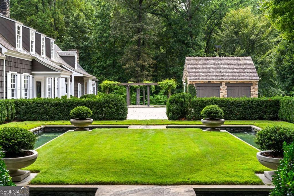 Photo of 1727 W Paces Ferry Road NW, Atlanta, GA 30327 (MLS # 10655643)