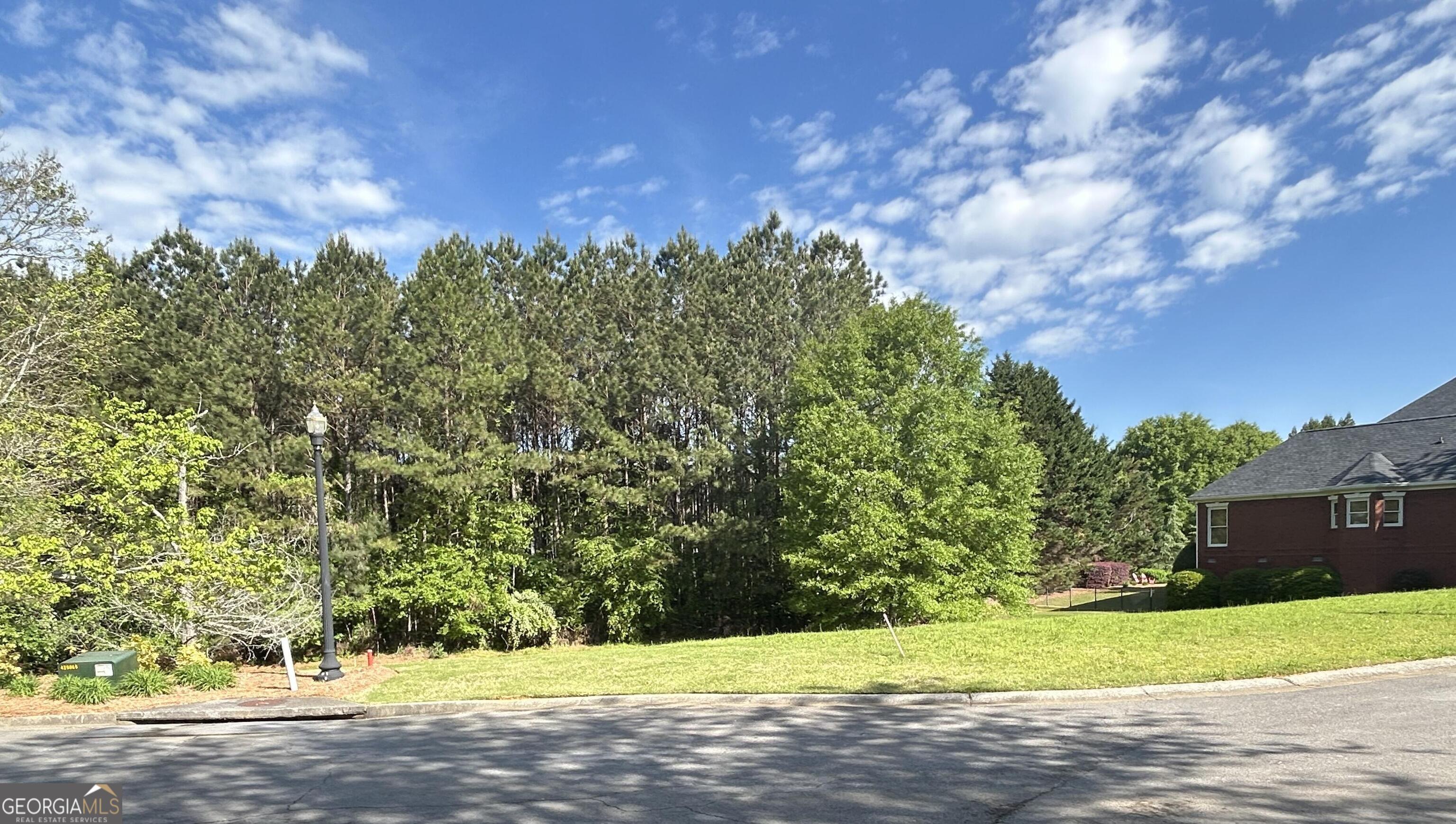 Residential building lot in well established neighborhood