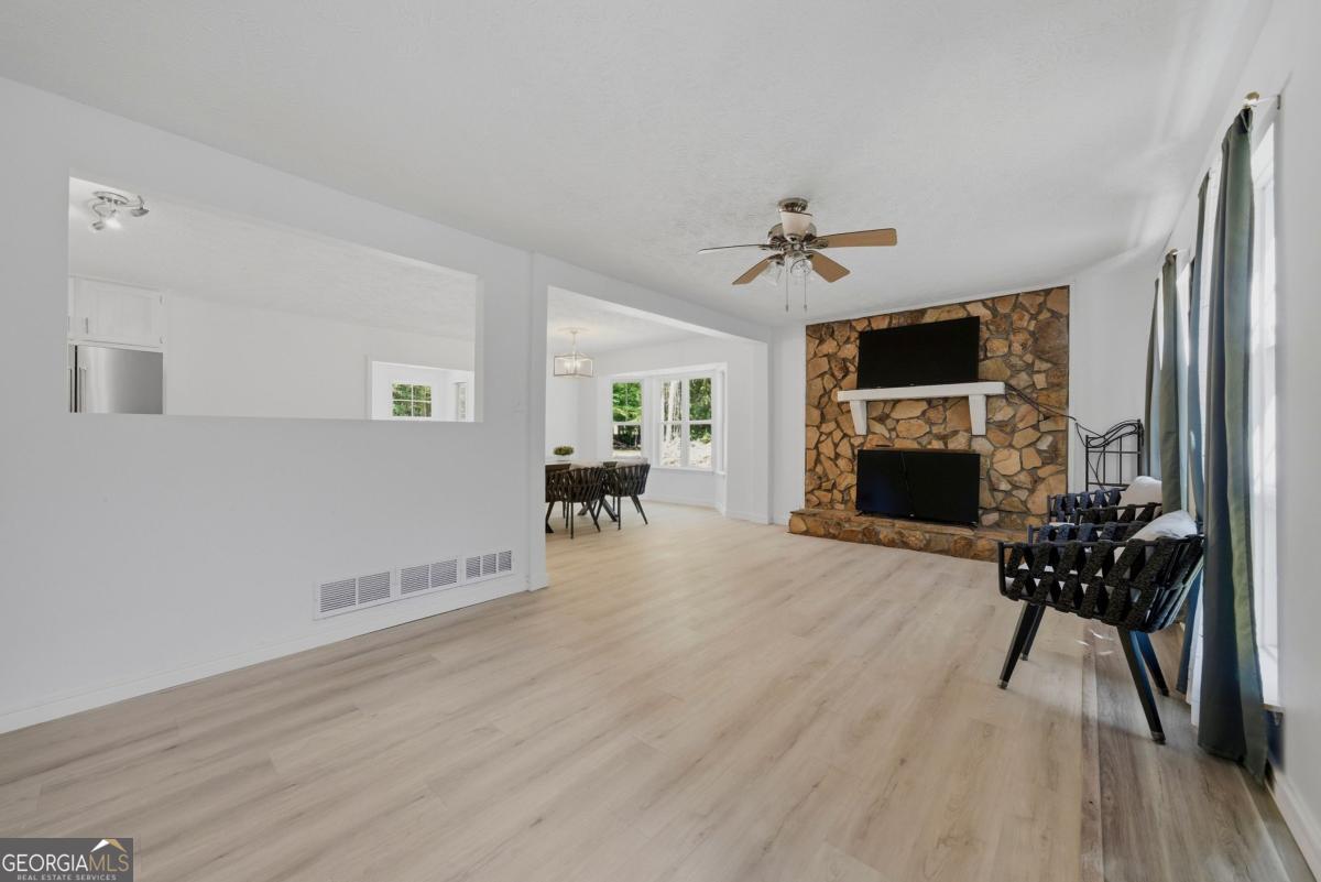 200 Huntcliff CT