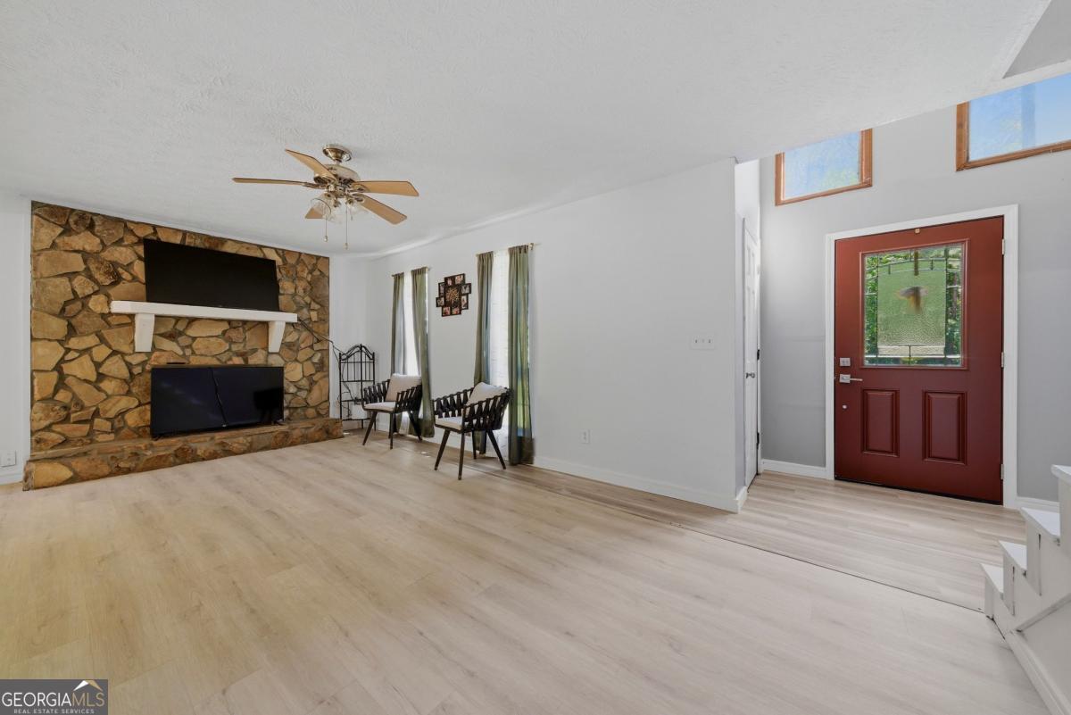 200 Huntcliff CT