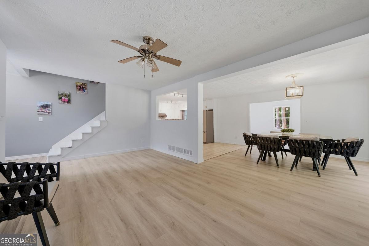 200 Huntcliff CT