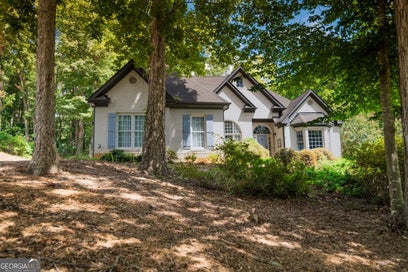537 Old Collins RD Hoschton GA 30548