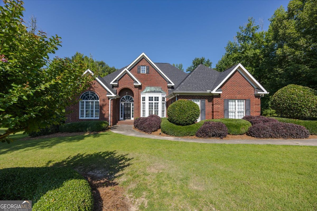 Charleston Plantation! Fantastic all brick 3-bedroom 2.5 bath and it's all on one level! Home features beautiful hardwood floors throughout, gorgeous plantation shutters throughout entire house, fireplace, open floor plan, updated, wonderful deck overlooks large backyard and more!! Premiere North Macon Location! Home is in mint condition! A++ listing.