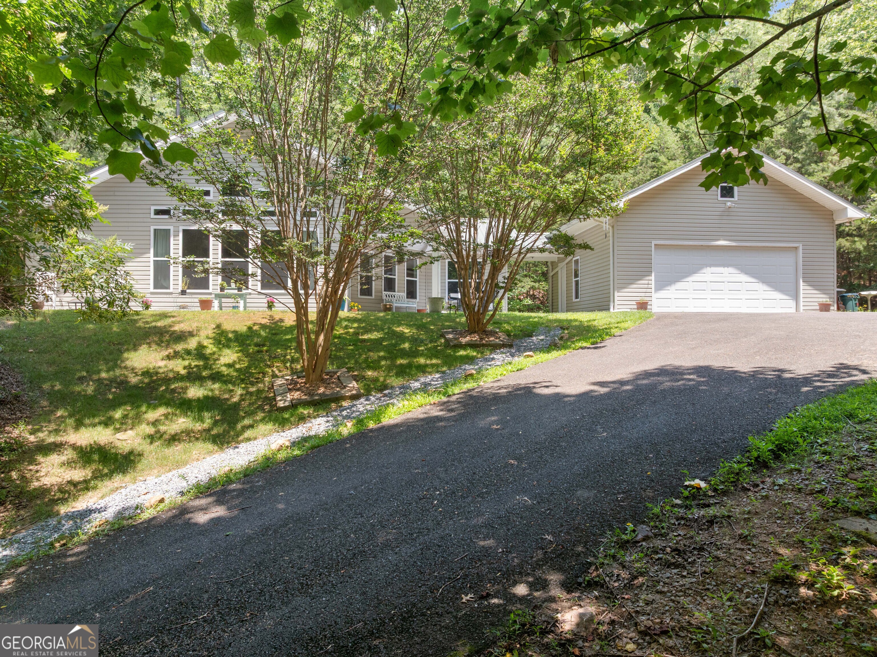 9121 Roy RD