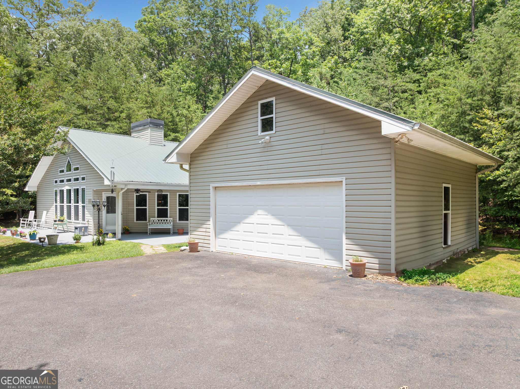 9121 Roy RD
