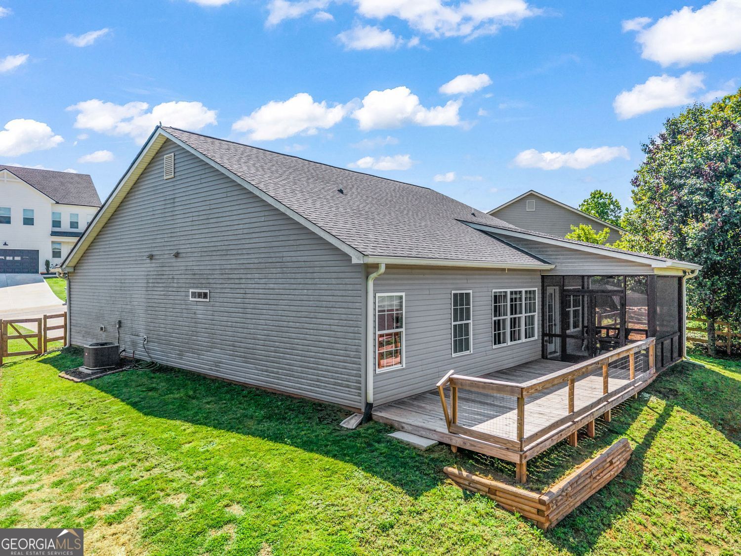 372 Highland Pointe DR