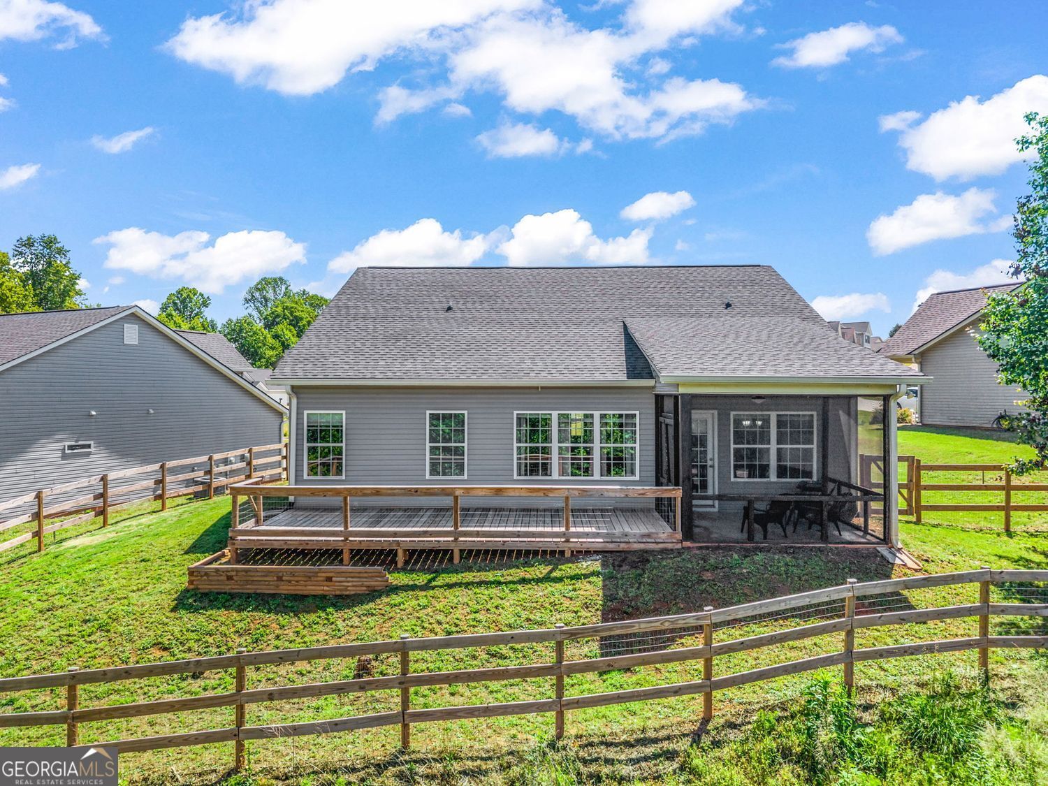 372 Highland Pointe DR