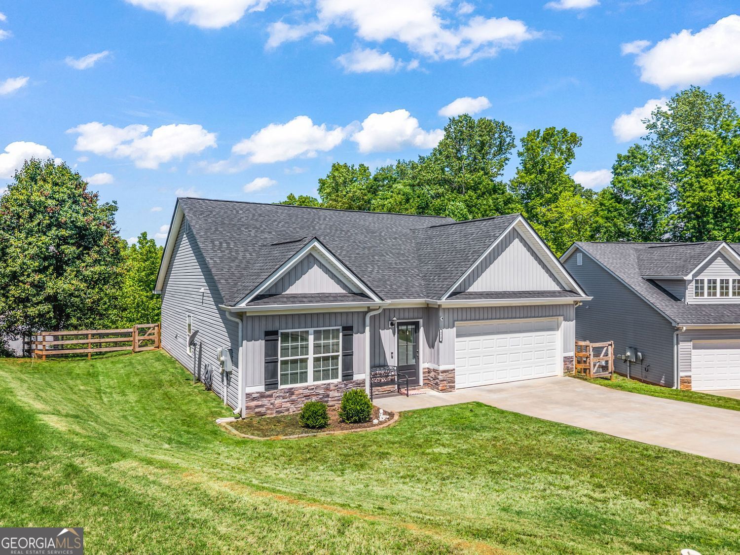 372 Highland Pointe DR