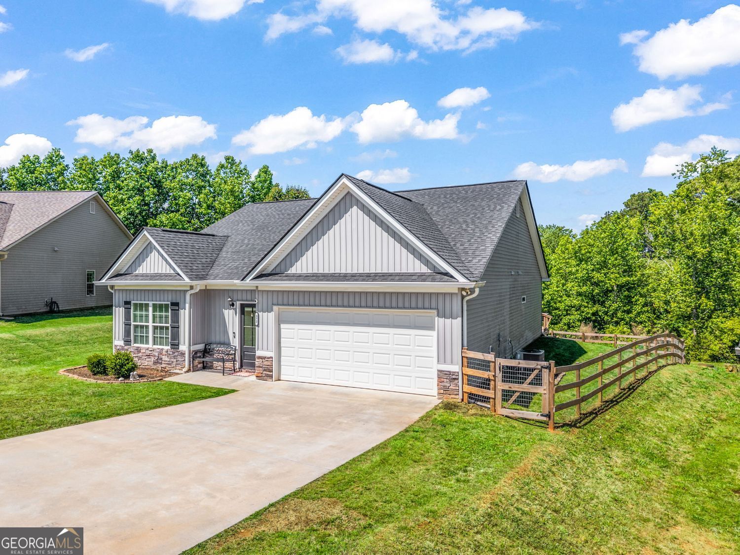 372 Highland Pointe DR