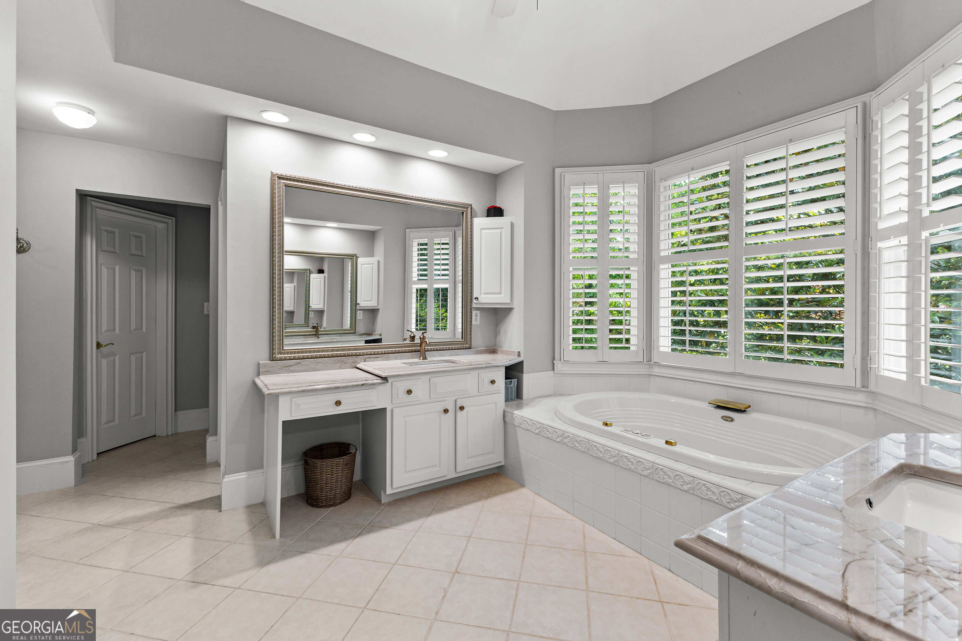 Fayetteville, Georgia 30215, United States, 4 Bedrooms Bedrooms, ,5 BathroomsBathrooms,Residential,Pending,140184