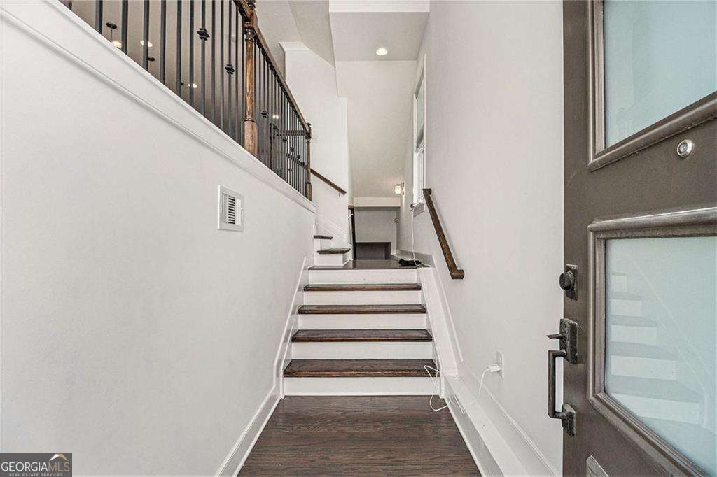 886 Stone Crest RD NE