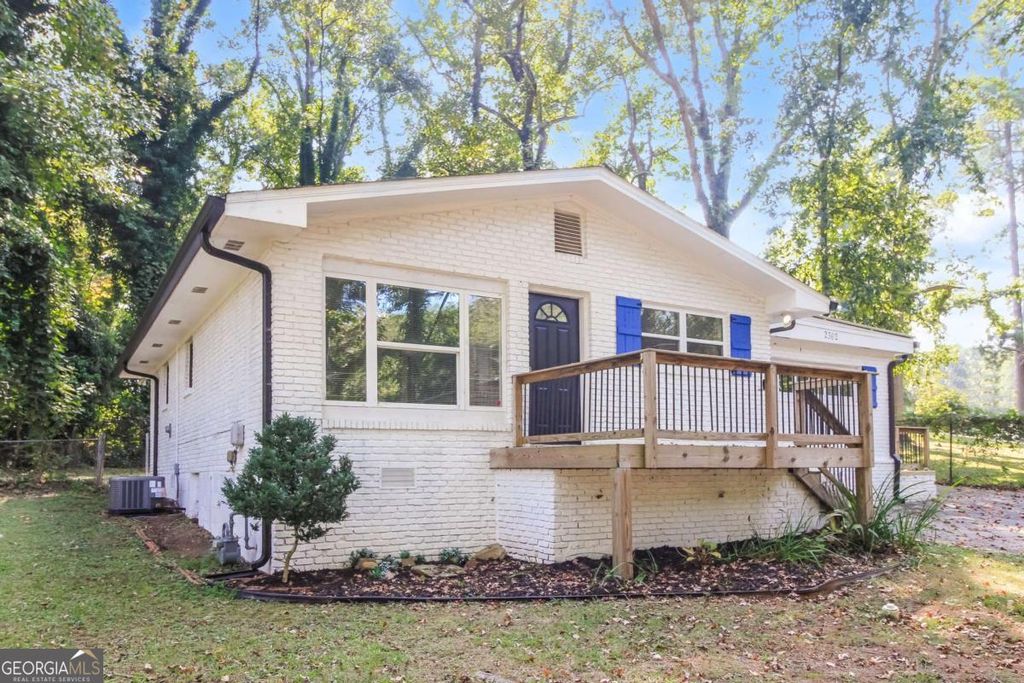 Photo of 2362 Macon Drive SW, Atlanta, GA 30315 (MLS # 10705163)
