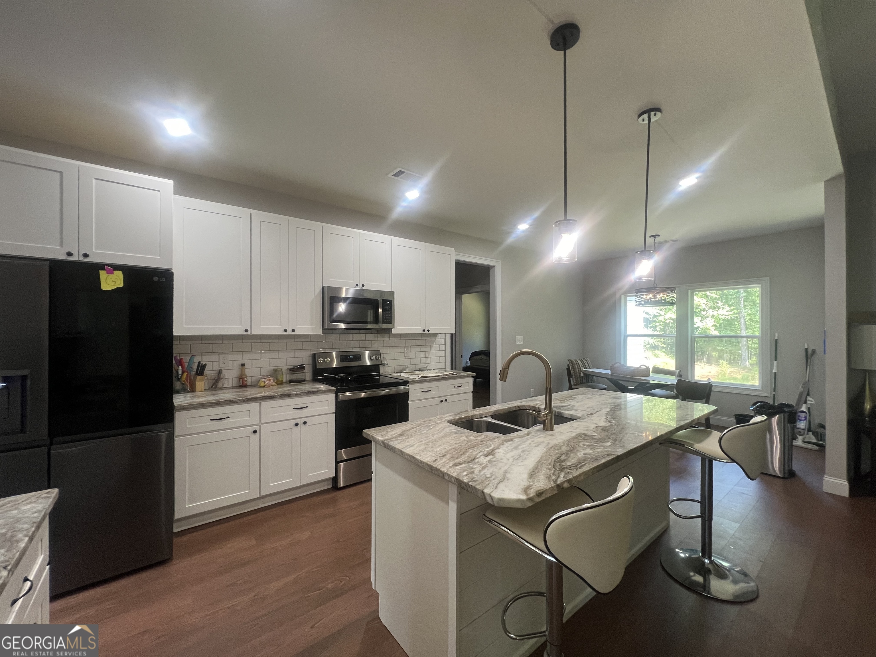 175 River Forest DR