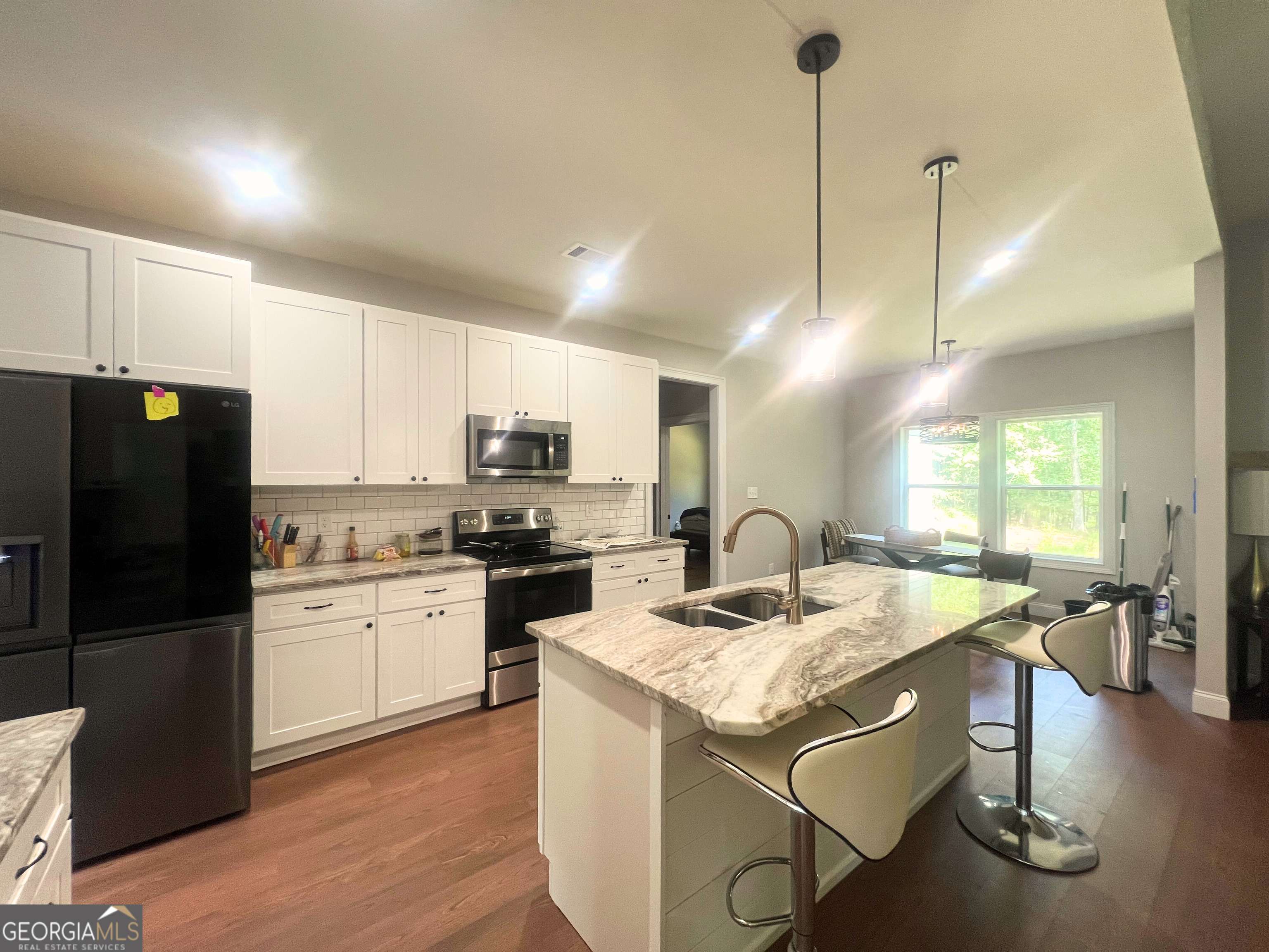 175 River Forest DR