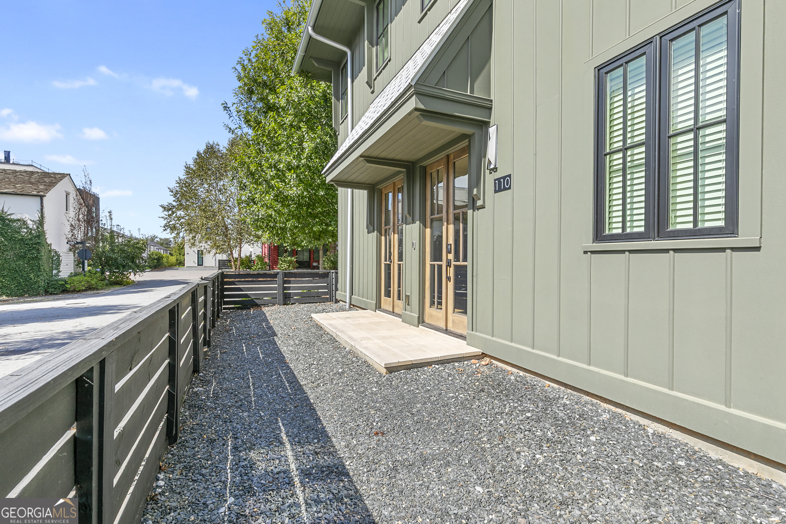 Fayetteville, Georgia 30214, United States, 2 Bedrooms Bedrooms, ,3 BathroomsBathrooms,Residential,Active,232566