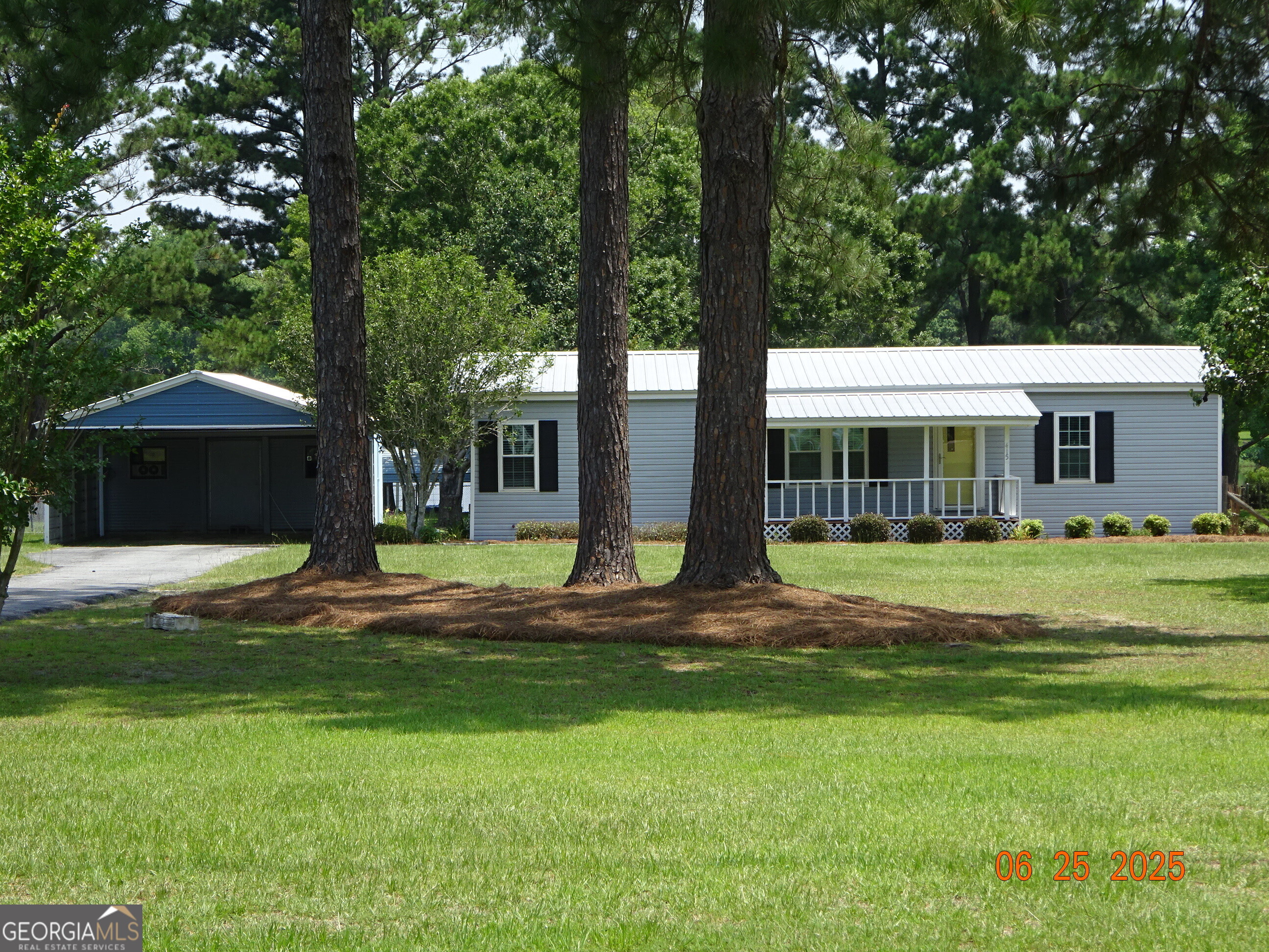 This neat home is move-in ready. Enjoy the quiet of a street with little traffic. This property gives you ownership in the pond. It has it's own dock and the back yard is mostly fenced. The home has 3 bedrooms, 2 baths and a sunroom. This backyard will be what you really want to come home to in the afternoons.