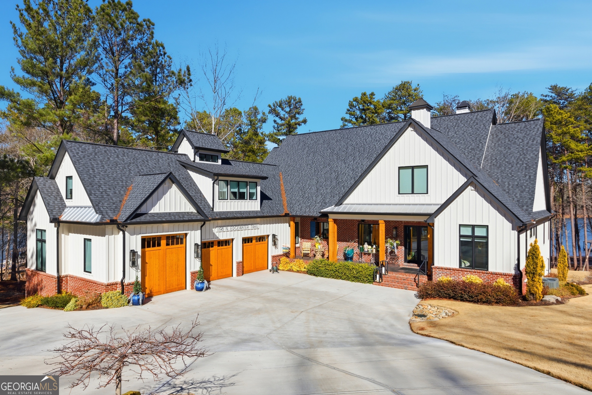 1198 N Edgewater TRL