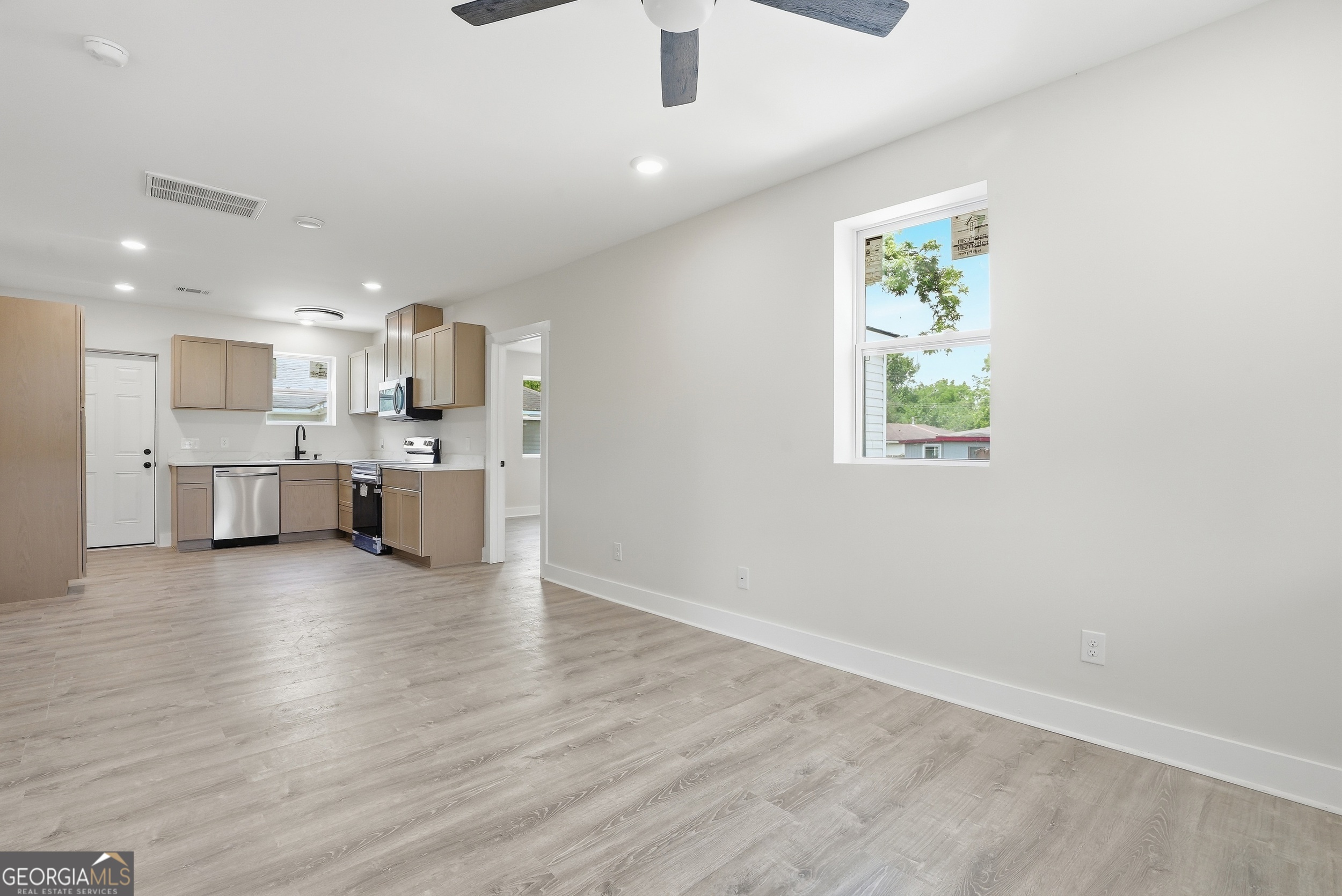 211 Jenks ST