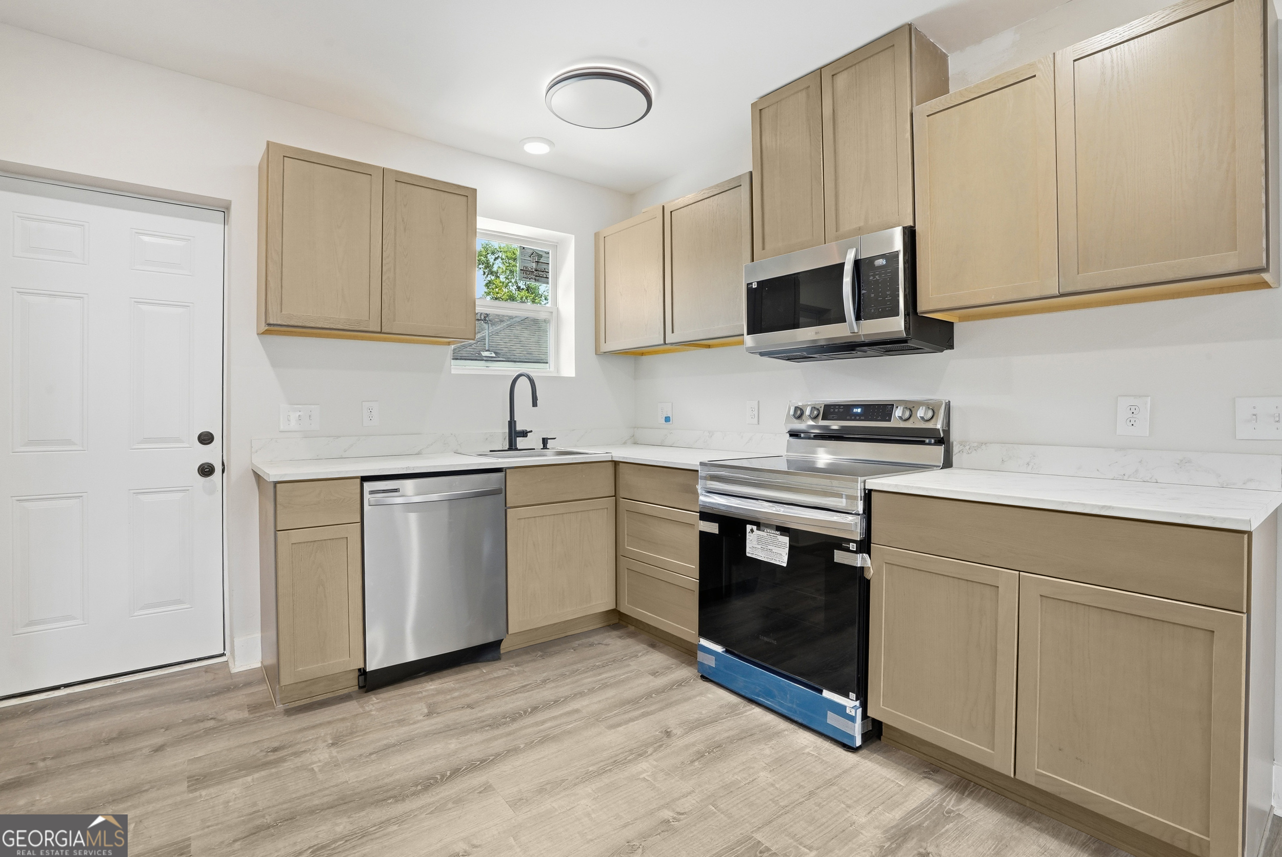 211 Jenks ST