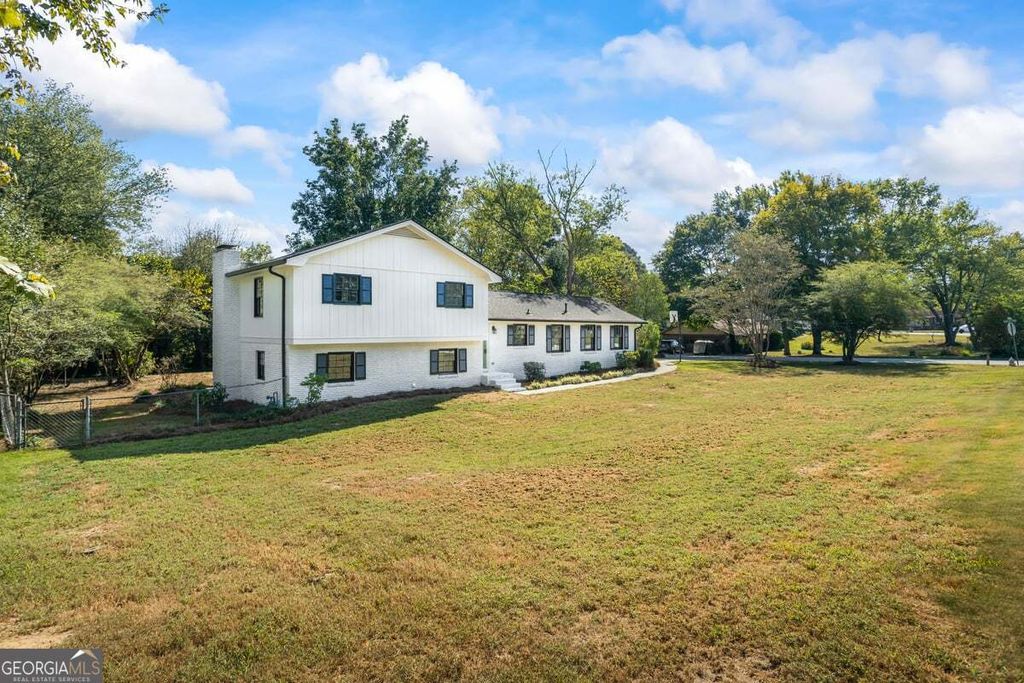 Photo of 2826 Alamo Place, Snellville, GA 30078 (MLS # 10653500)