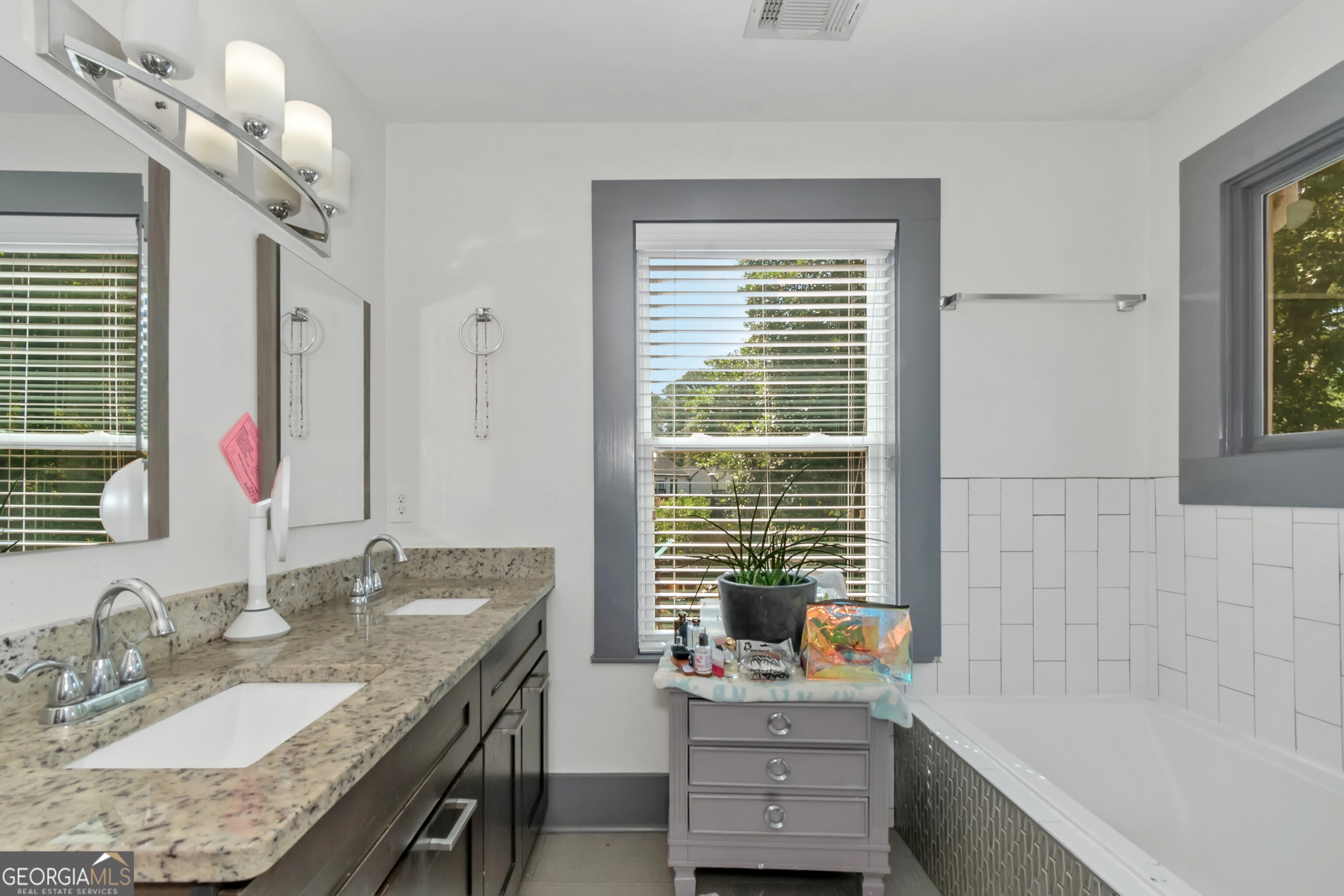 Atlanta, Georgia 30311, United States, 5 Bedrooms Bedrooms, ,4 BathroomsBathrooms,Residential,Active,40254