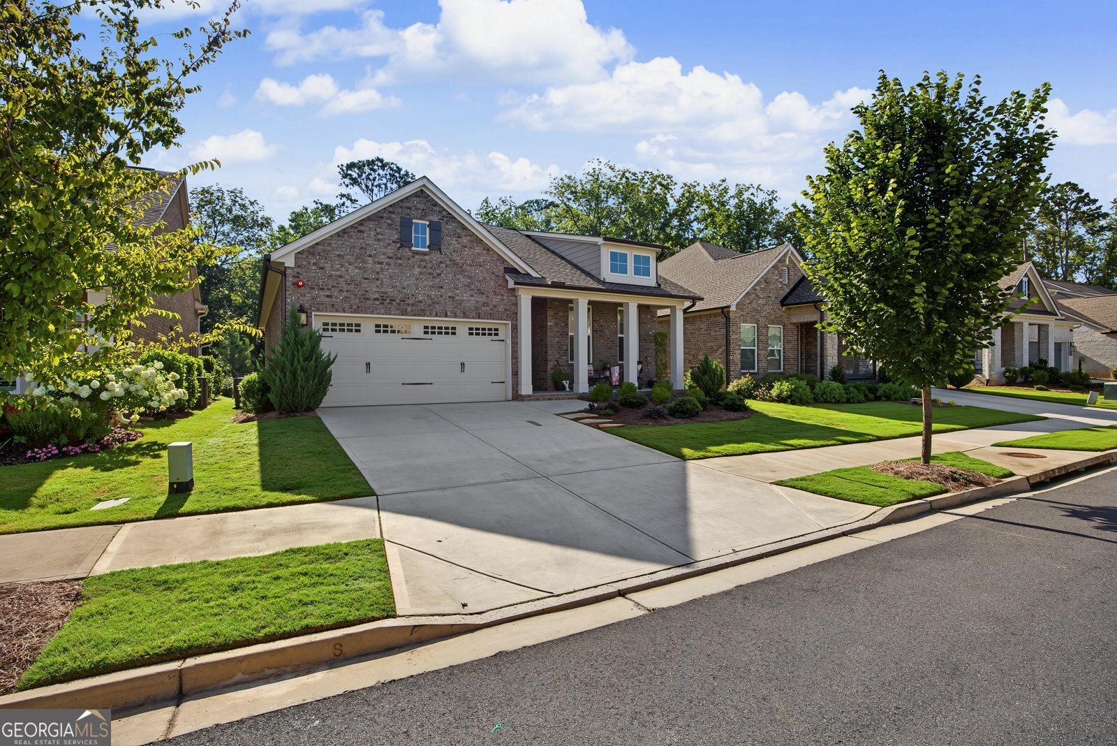 308 Carriage Glen LN