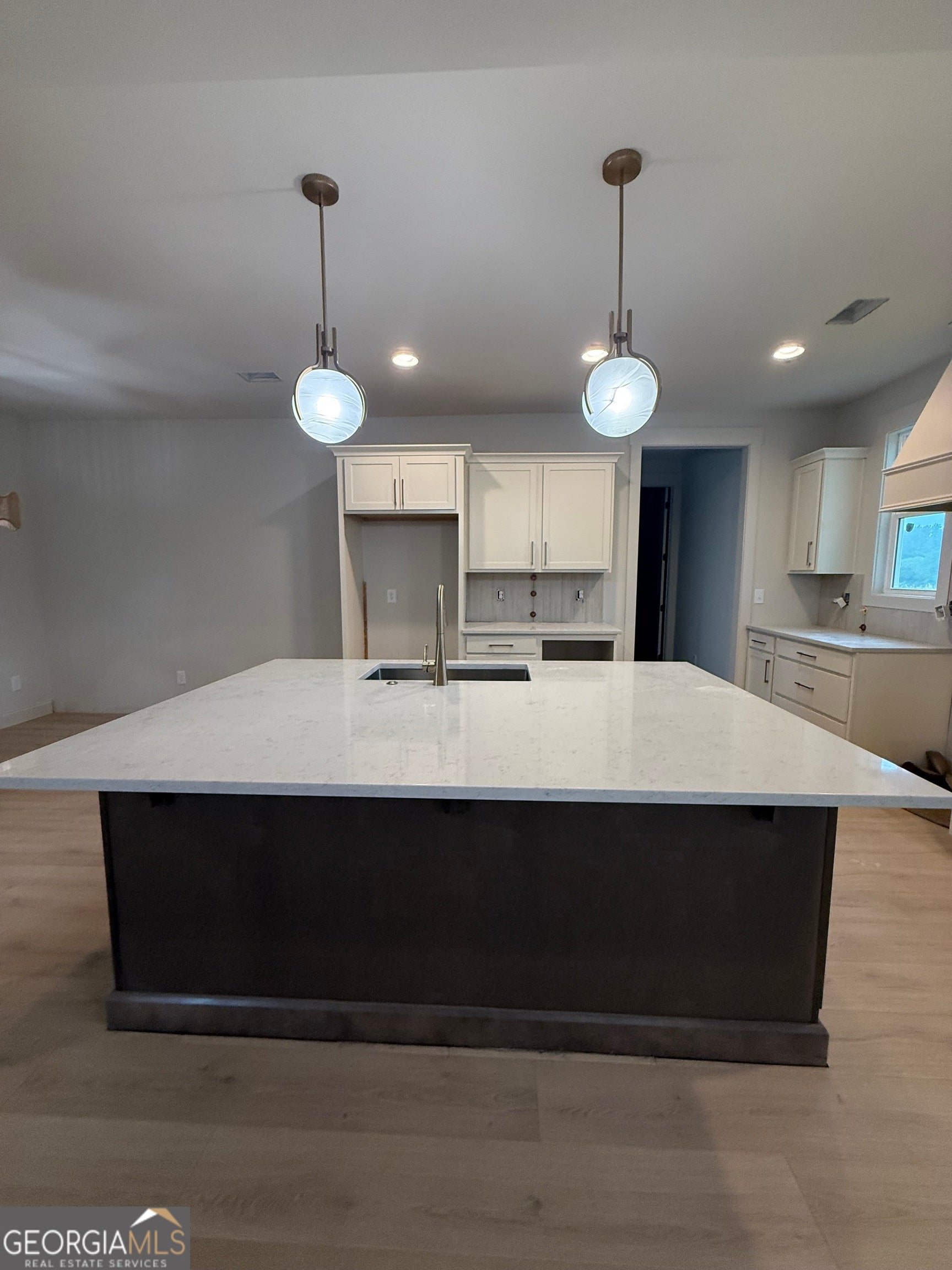1111 Madison Hills DR