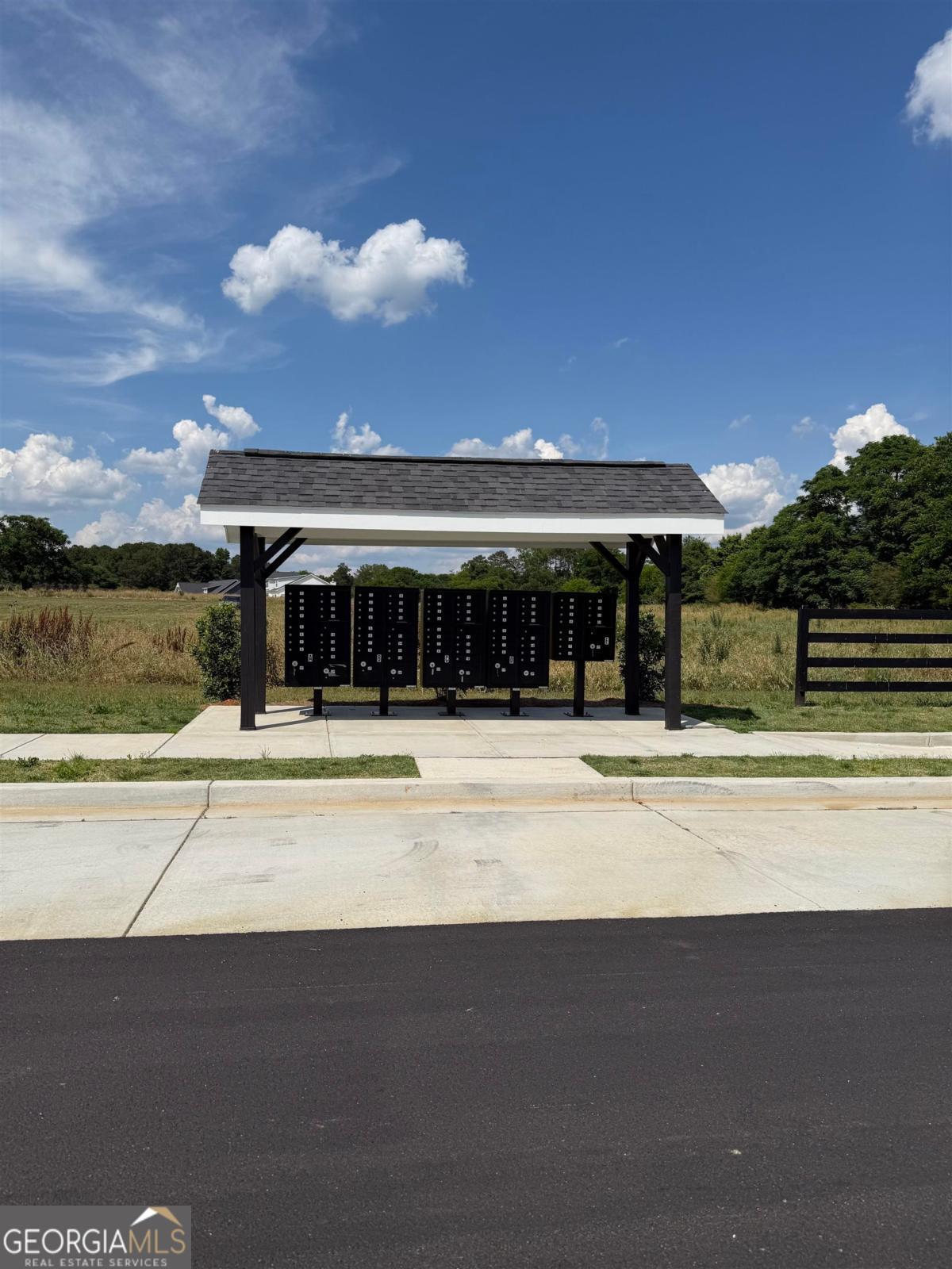 1111 Madison Hills DR