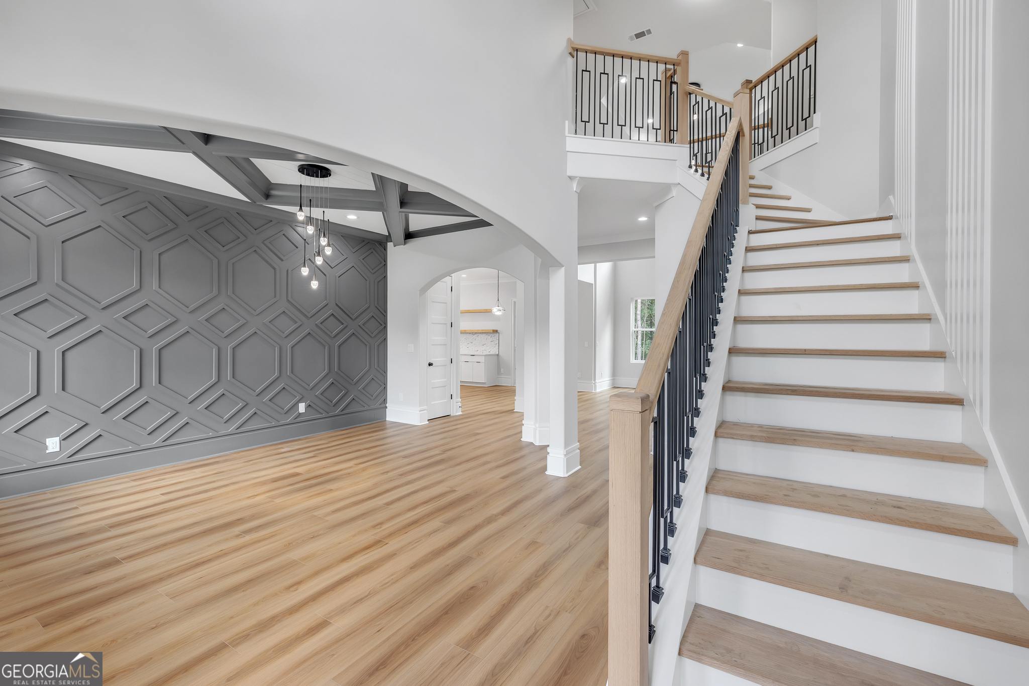 225 Valerie CIR