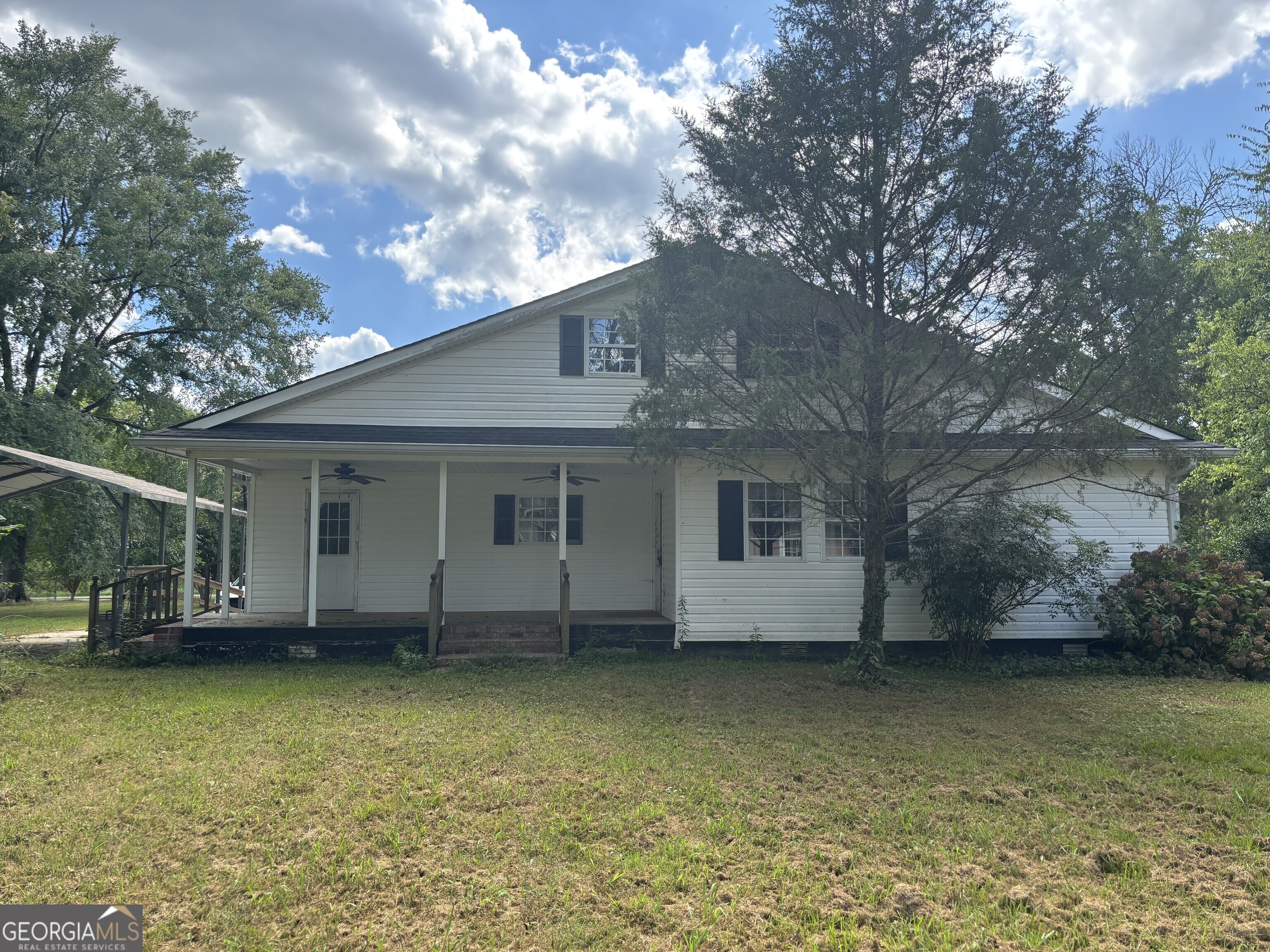 16 Sproull DR NE