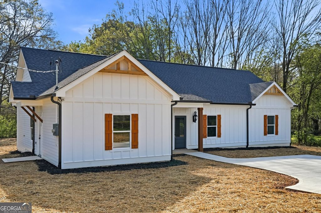 Photo of 12 Sixth St, Griffin, GA 30223 (MLS # 10759033)