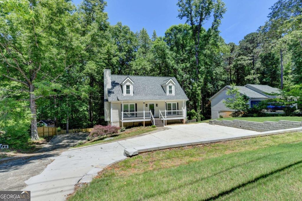 Photo of 1530 Plunketts Road, Buford, GA 30519 (MLS # 10761766)