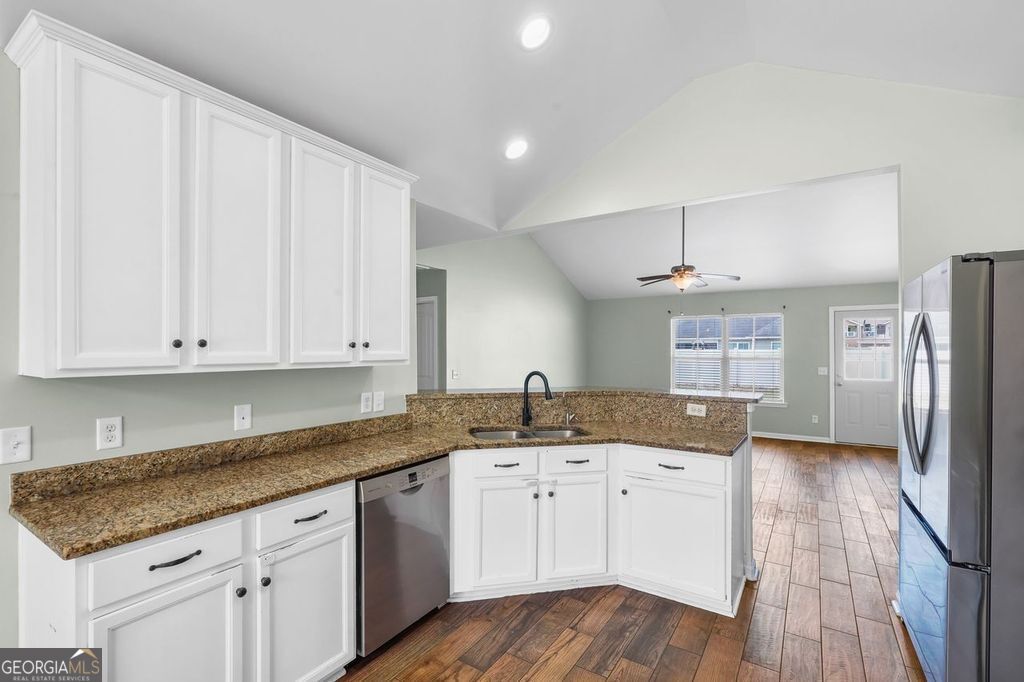 303 Daniel Trent WAY 081