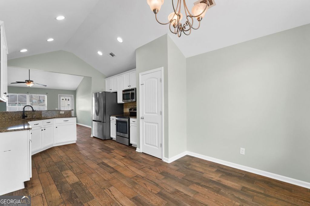 303 Daniel Trent WAY 081