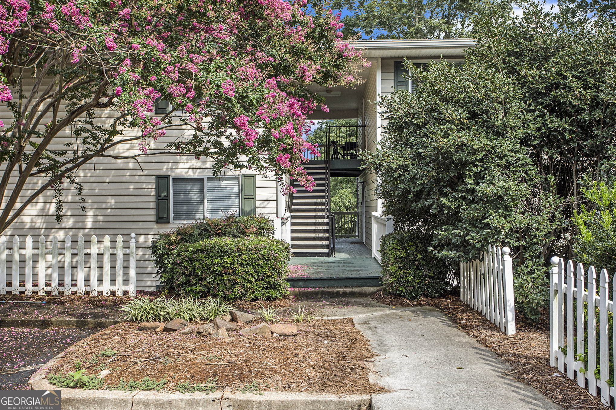 1418 Foxhall LN SE 18