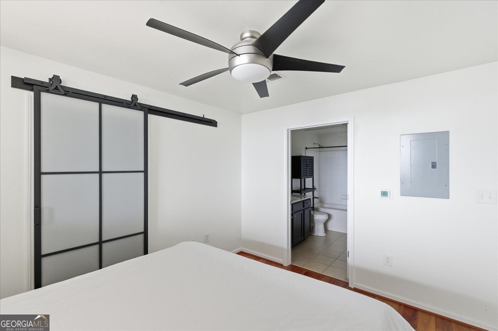 3040 Peachtree RD NW 805