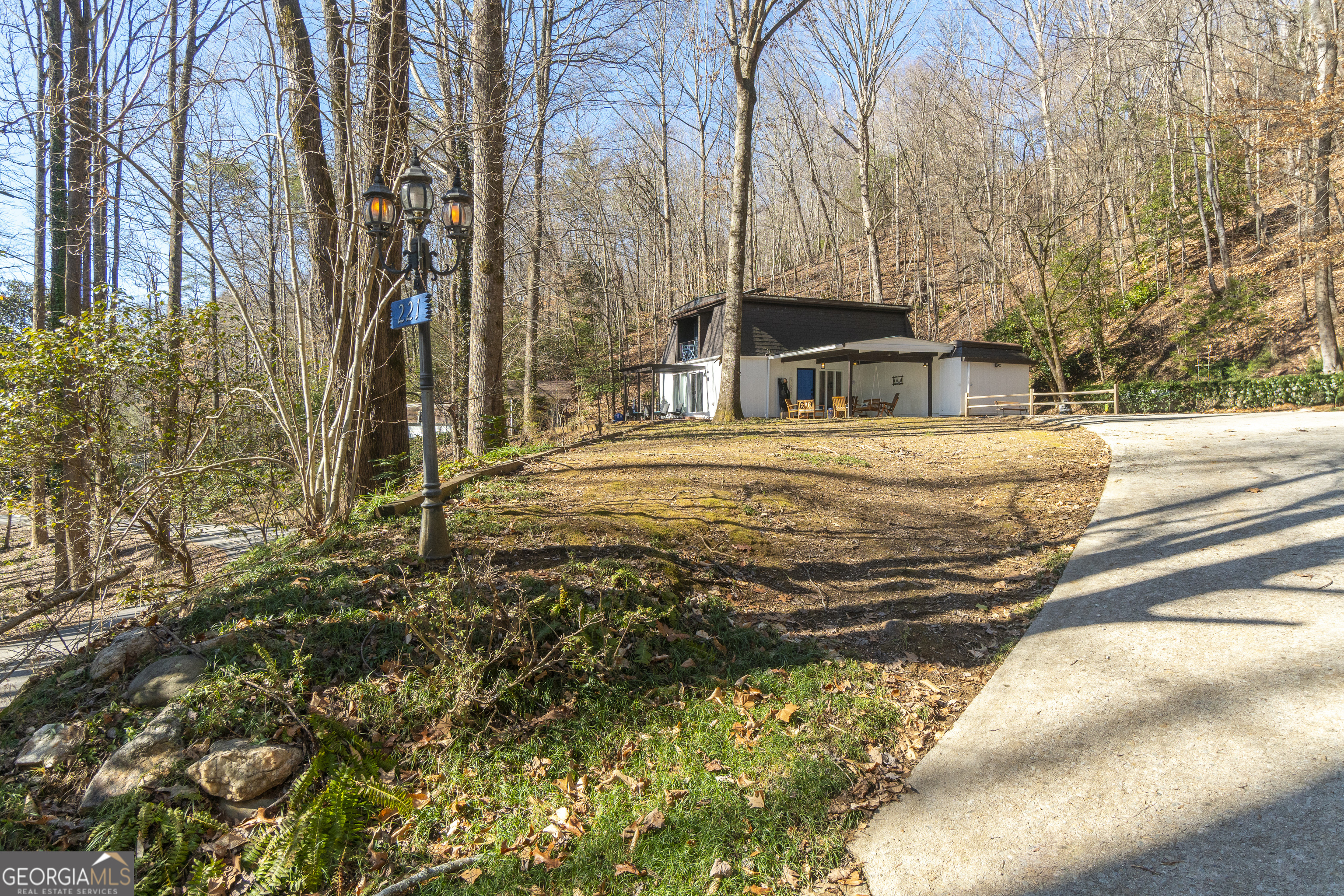 221 White Strasse