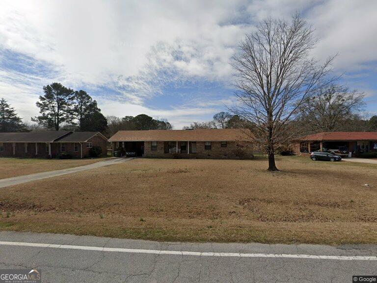 NEW LISTING IN GREAT AREA OF GRIFFIN MOST SOUGHT AFTER SCHOOL DISTRICT THIS IS AN IDEAL FOR SOMEONE LOOKIING FOR HOME THAT NEEDS TLC BRING YOUR IDEAS AND MOVE RIGHT IN FOUR SIDED SOLID BUILT BRICK RANCH 3 BEDROOMS 2.5 BATH NEW A/C NEW ROOF