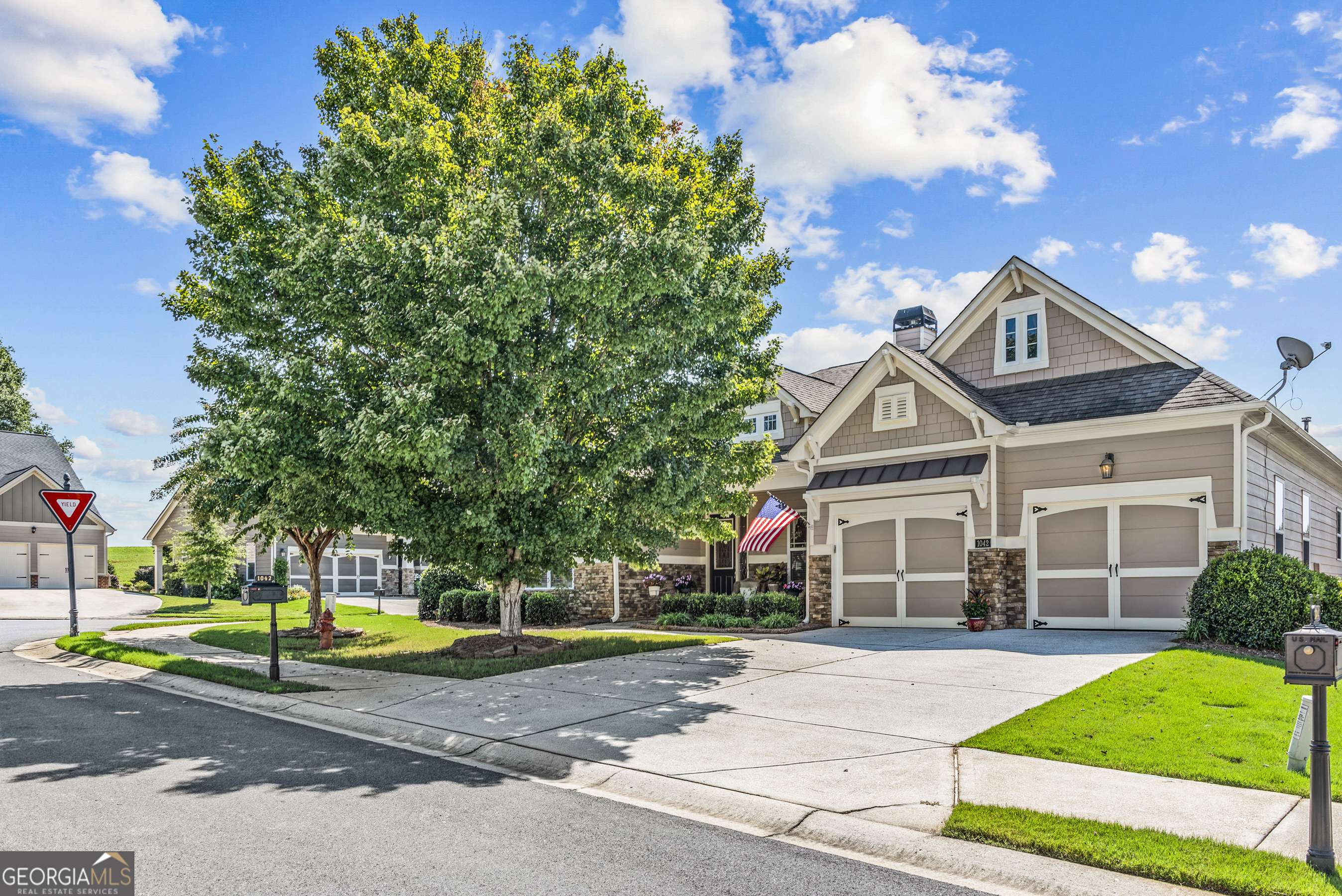 1042 Creekwood CIR