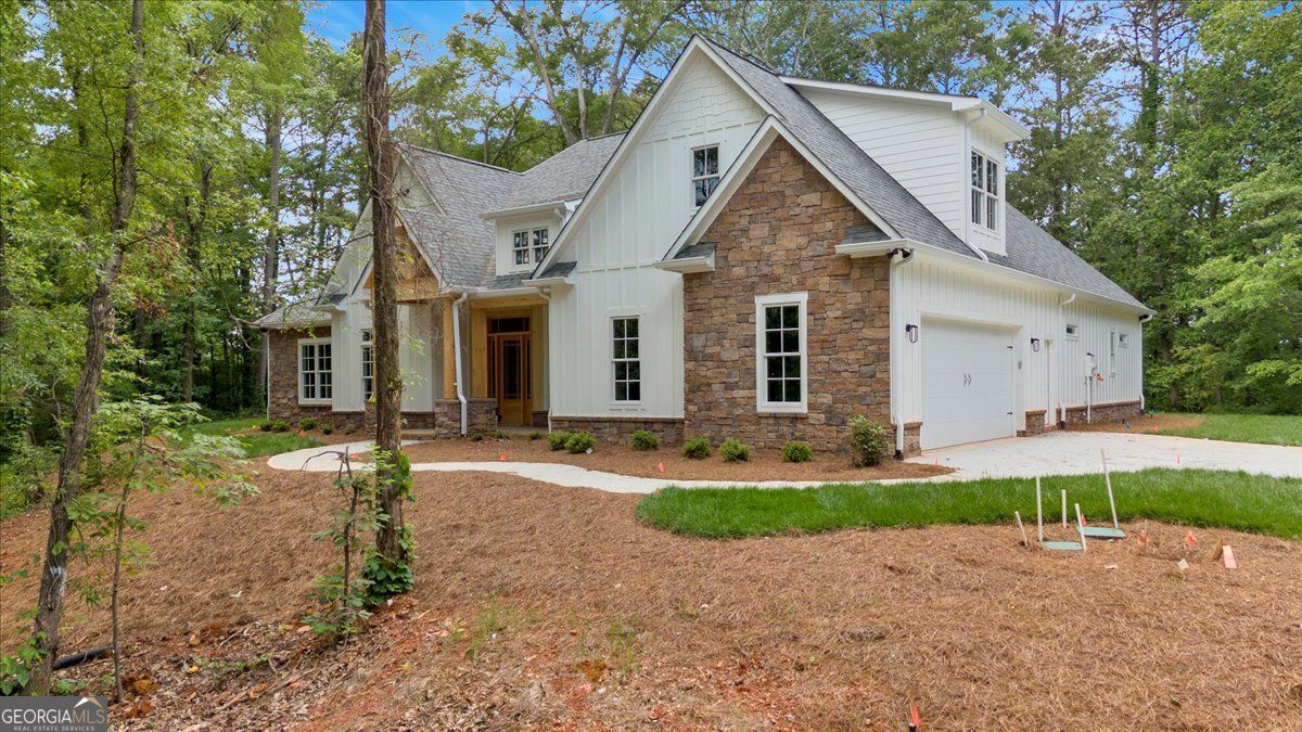11 HEADDEN RDG NW