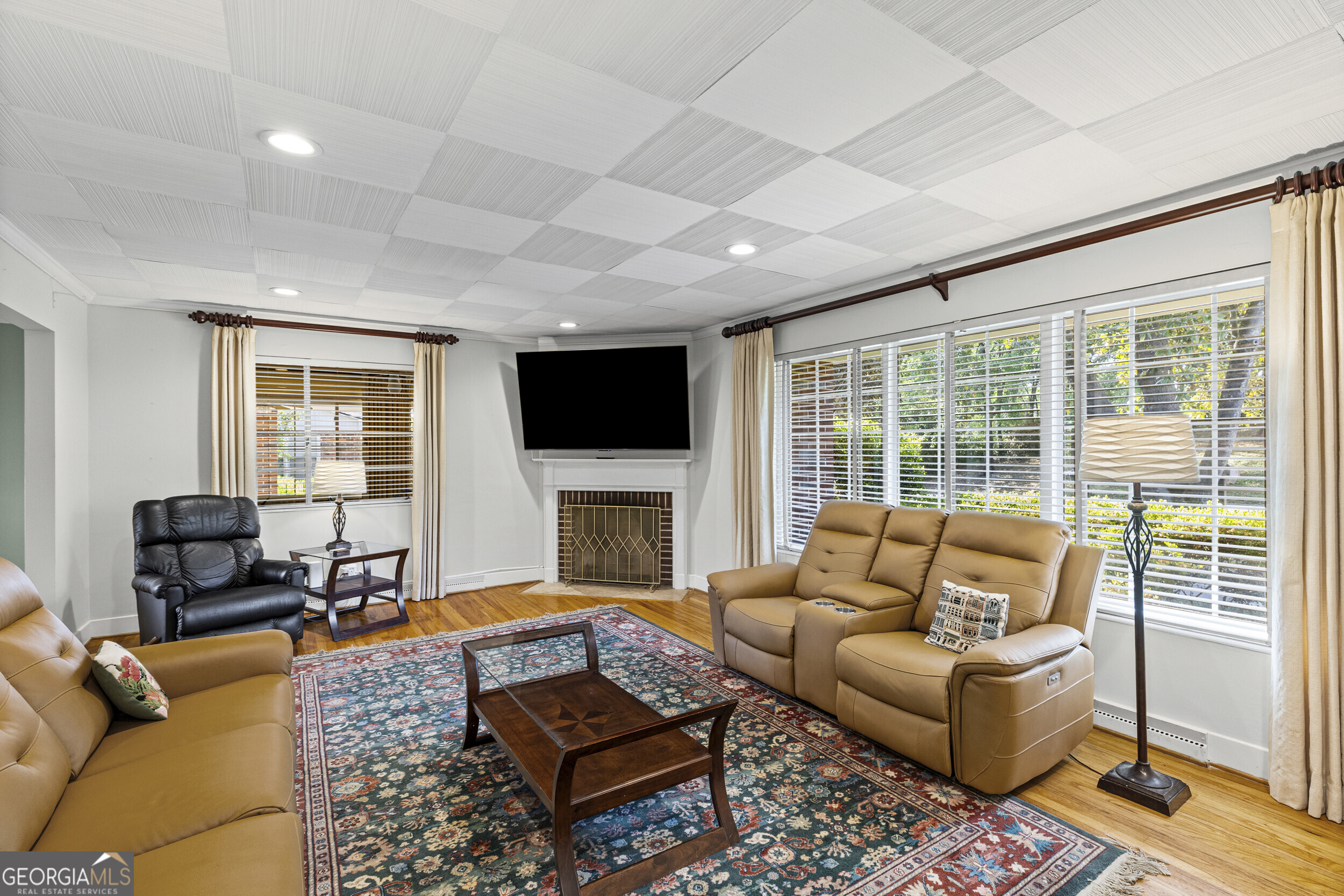 2220 Edgewood DR