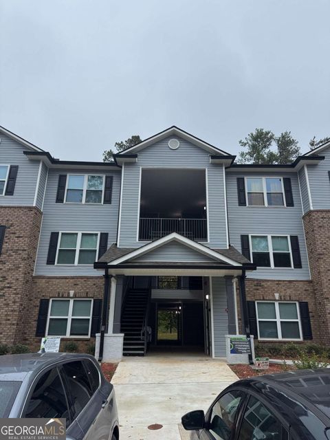 Photo of 3204 Fairington Village Drive, Lithonia, GA 30038 (MLS # 10534866)