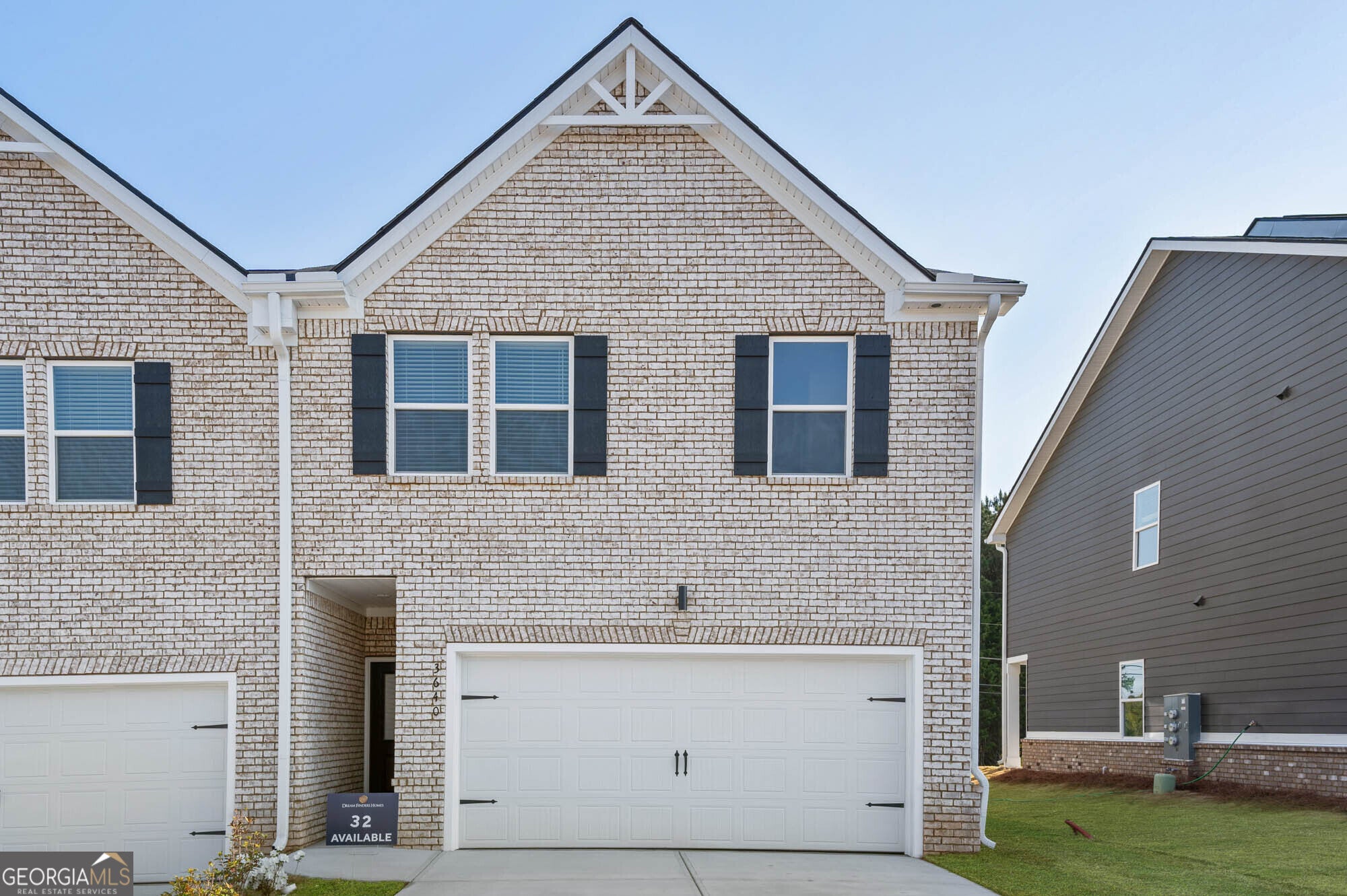 3664 PARKWAY JAMES DR