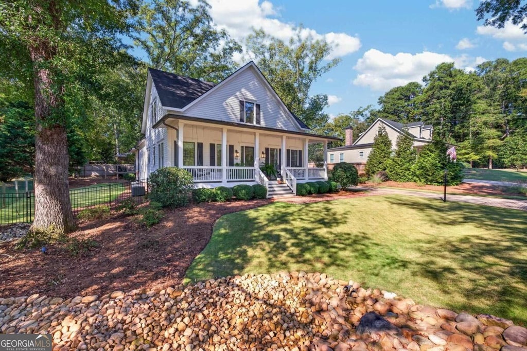 Photo of 802 Bacon Street, Madison, GA 30650 (MLS # 10876233)