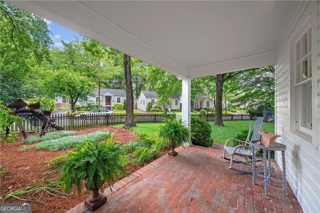 Photo of 756 Berkeley Avenue NW, Atlanta, GA 30318 (MLS # 10774638)